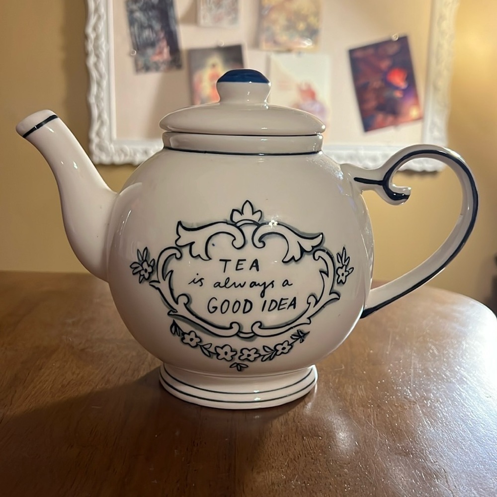 Molly Hatch “Tea is always a good idea” Teapot